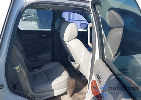 2008 Chevrolet Tahoe Ltz z USA, uszkodzony, nr VIN 1GNFC13038R176056